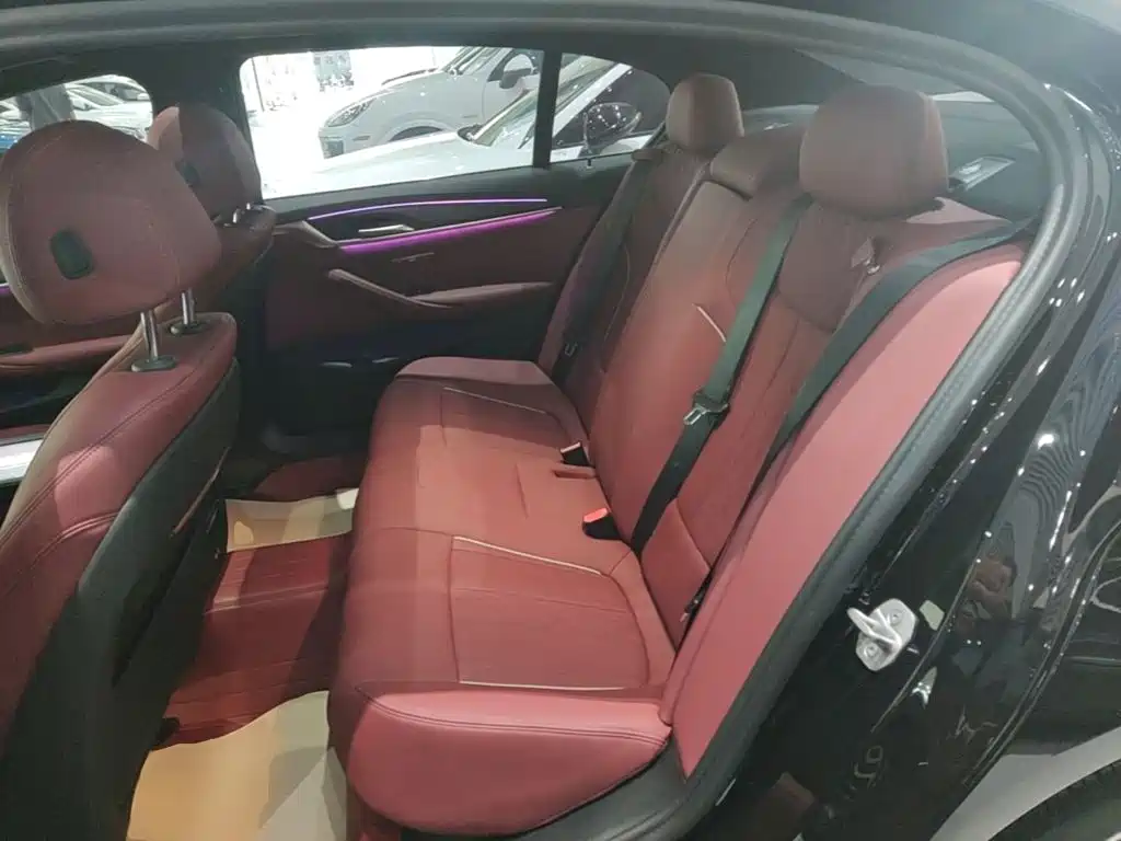 BMW 5 Series — миниатюра 17