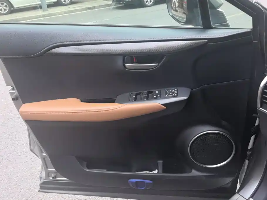 Lexus NX 2015 200