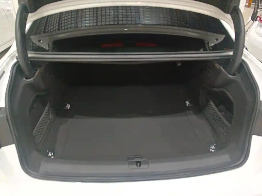 Audi A4L — миниатюра 4