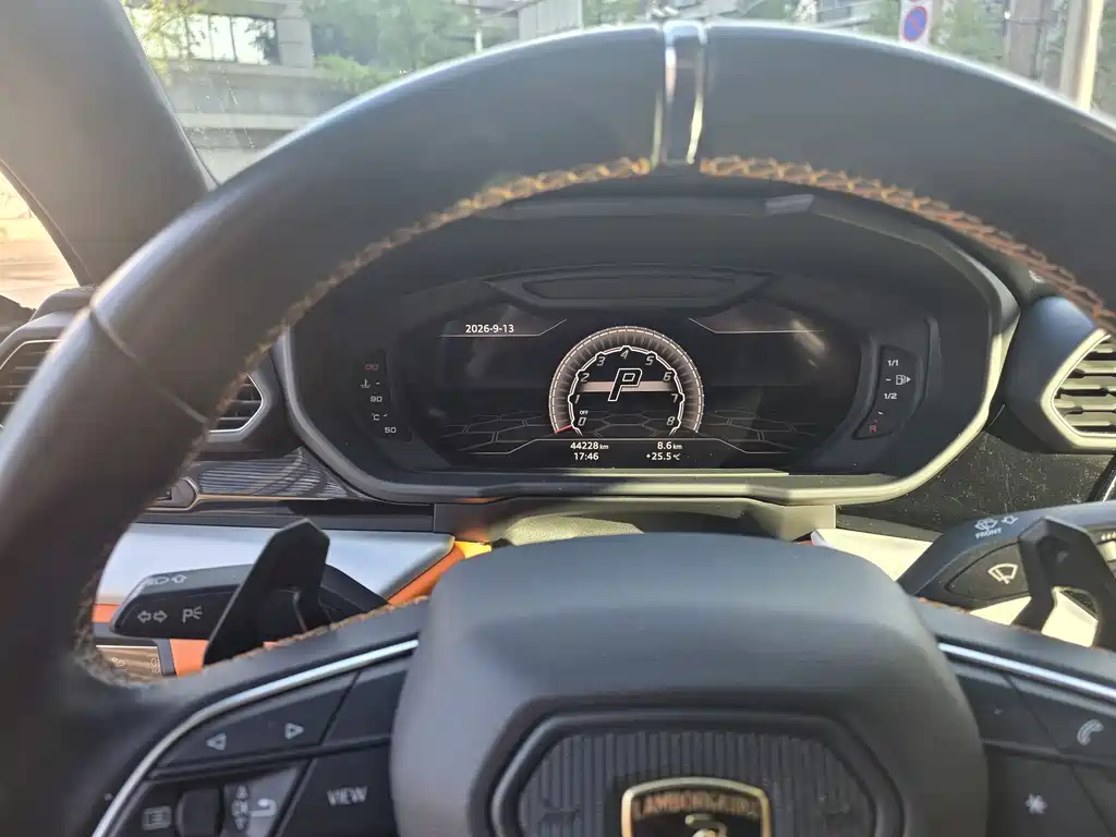 Lamborghini Urus — миниатюра 8