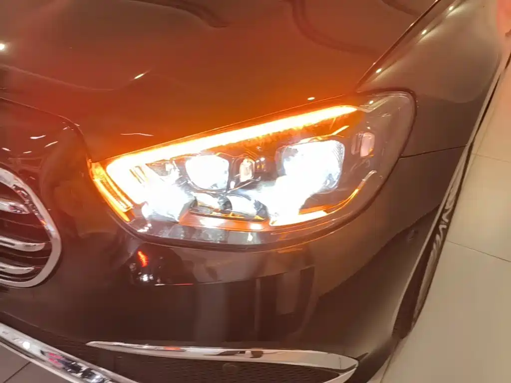 Mercedes-Benz E-Class — миниатюра 24
