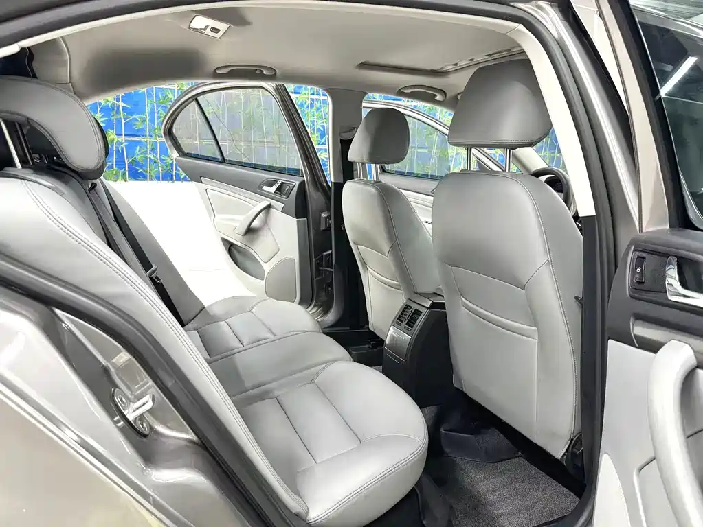 Skoda Octavia 1.6L Auto Comfort Supreme Edition, фото 11