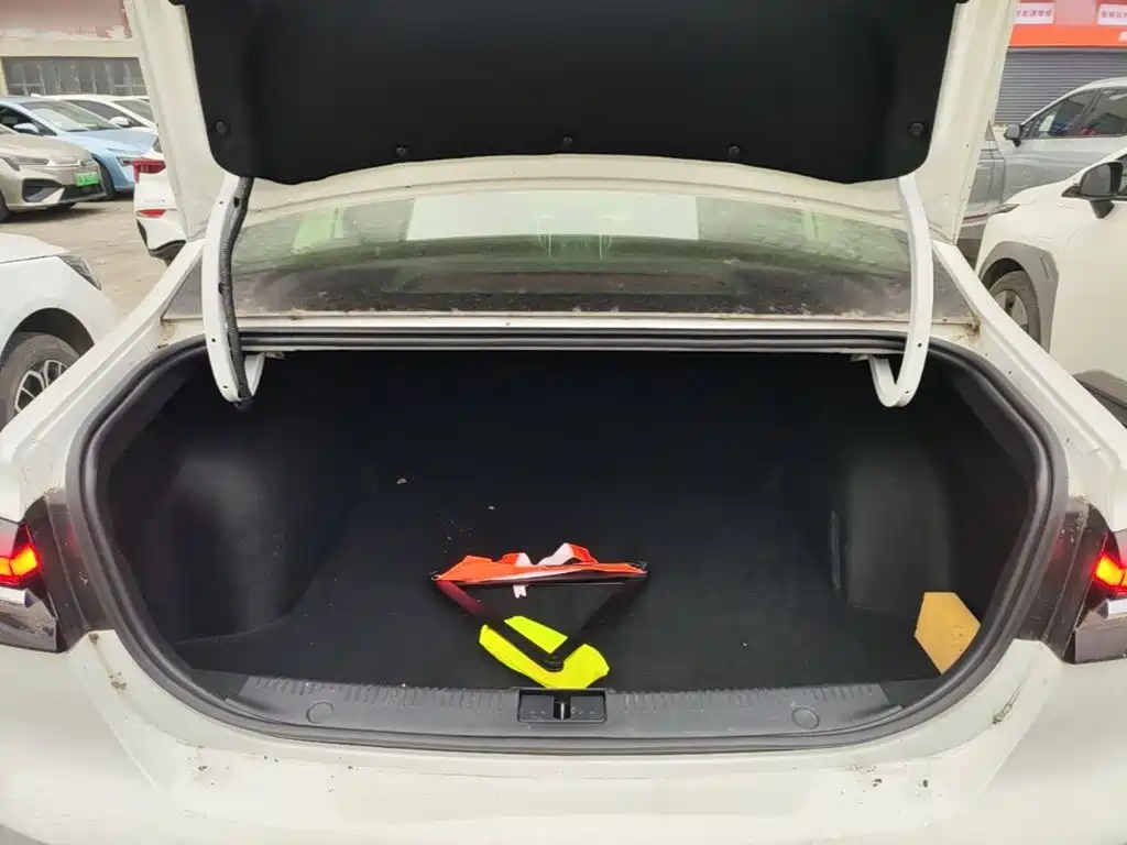 Roewe i6 MAX New Energy — миниатюра 19
