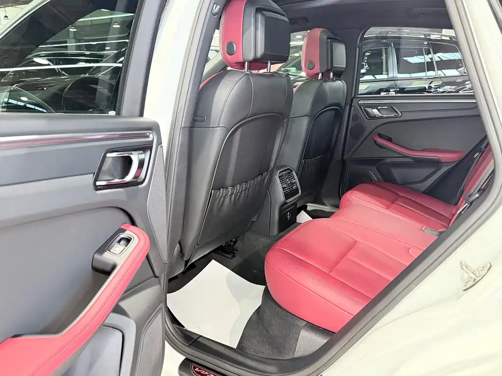 Porsche Macan — миниатюра 9