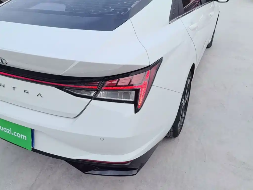 Hyundai Elantra — миниатюра 8