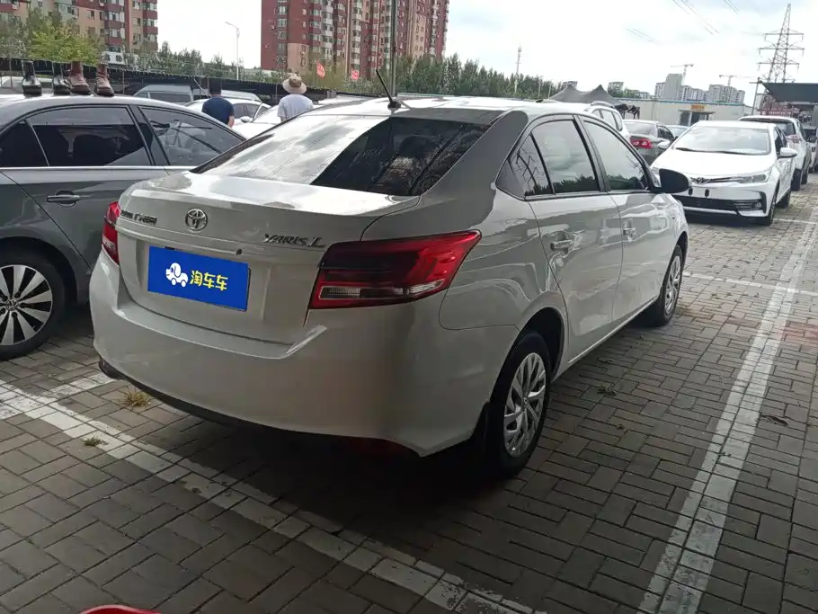 Toyota Yaris L — миниатюра 3