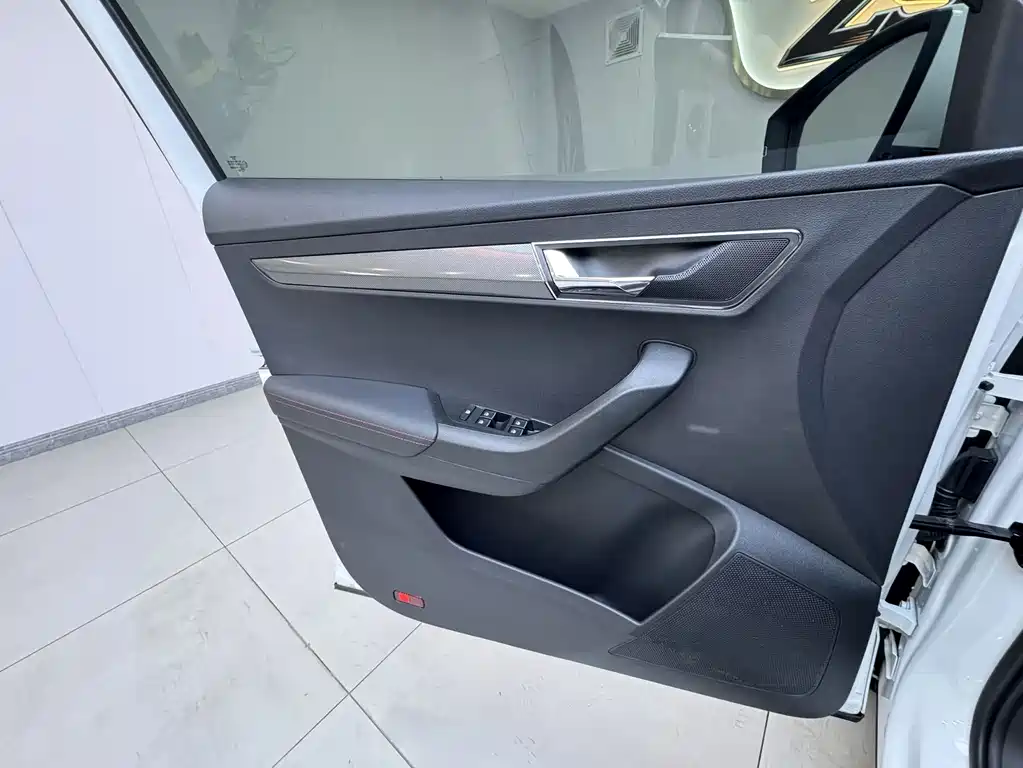Skoda Karoq — миниатюра 17