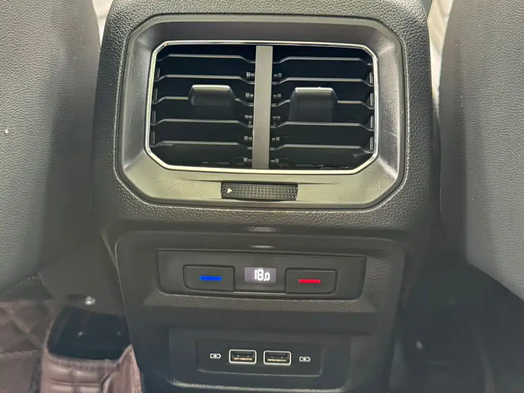 Volkswagen Tiguan L — миниатюра 20
