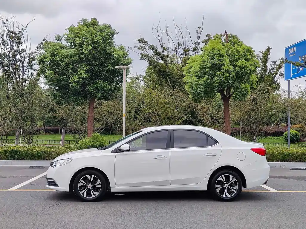 Roewe 360 — миниатюра 4