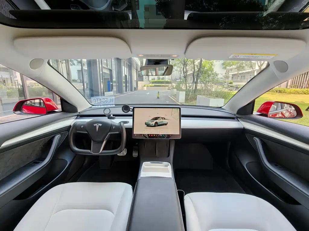Tesla Model 3 — миниатюра 5