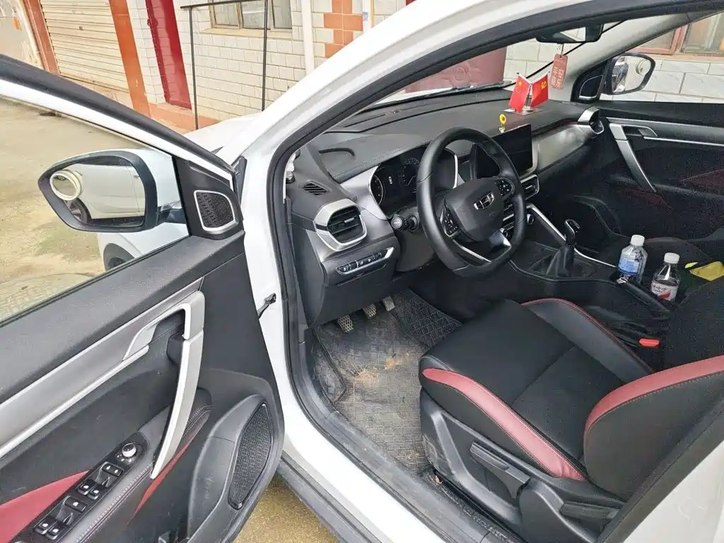 Geely Binyue — миниатюра 12