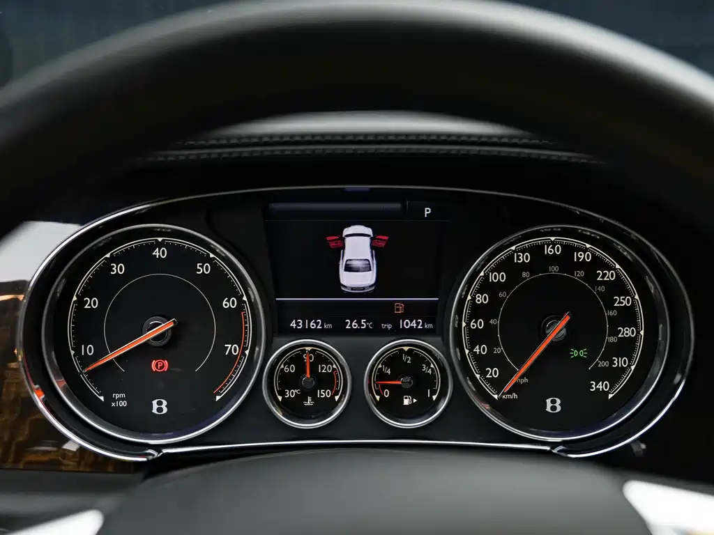 Bentley Flying Spur — миниатюра 11