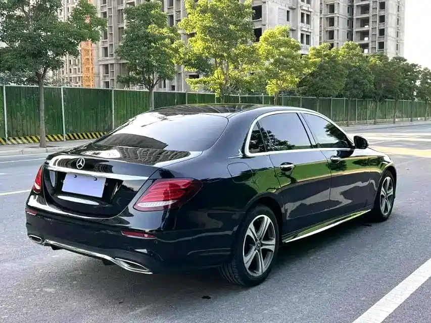 Mercedes-Benz E-Class — миниатюра 6