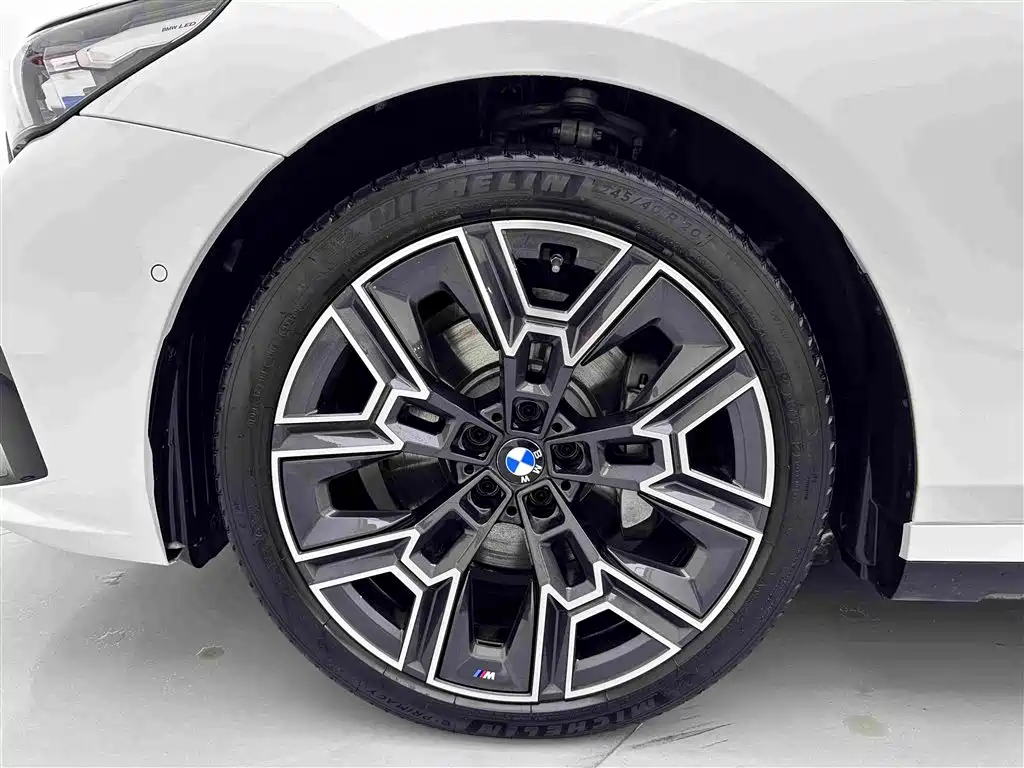 BMW 5 Series — миниатюра 28