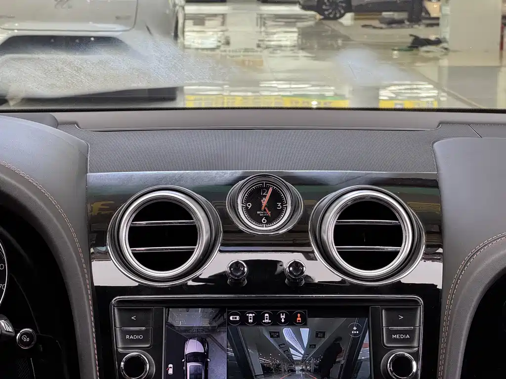 Bentley Bentayga — миниатюра 11