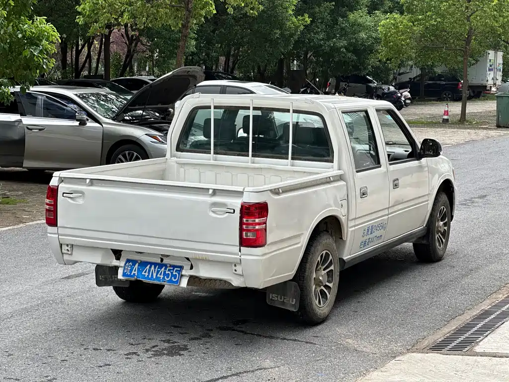 Isuzu Pickup — миниатюра 9
