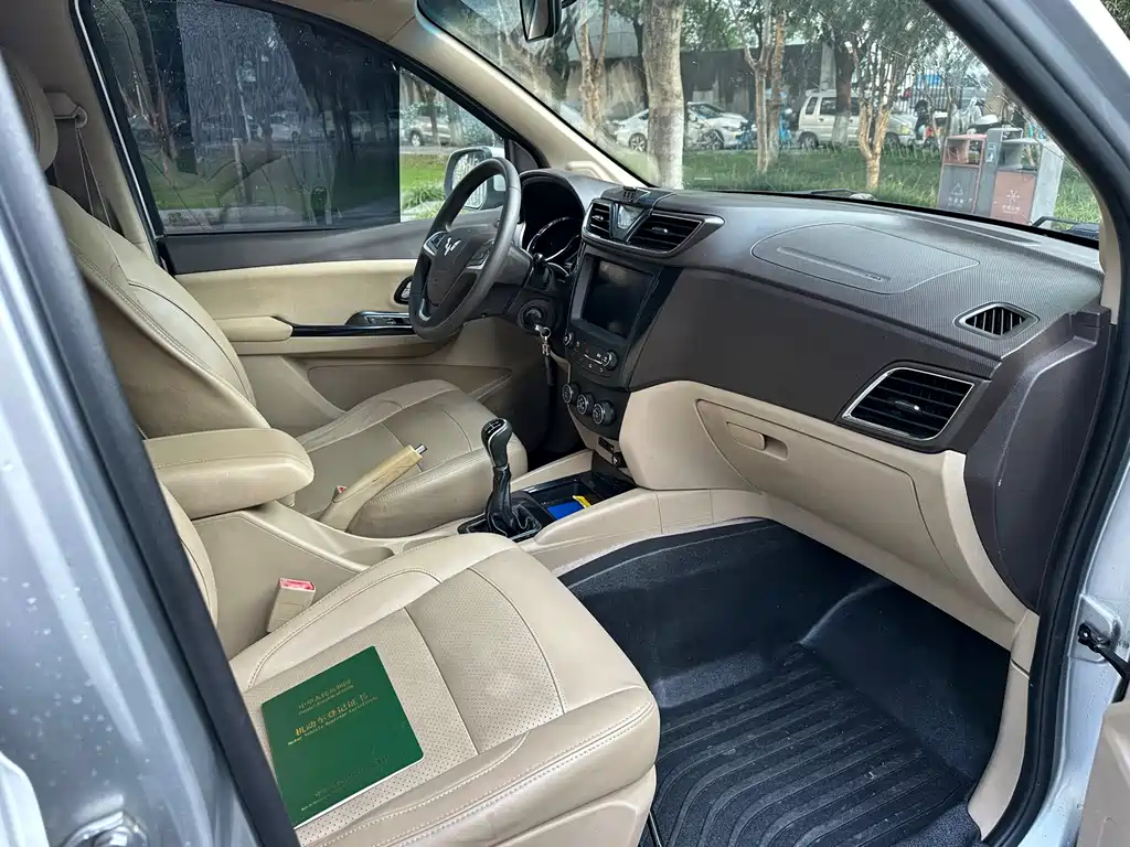 Wuling Hongguang — миниатюра 16