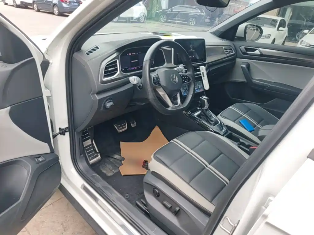 Volkswagen T-Roc — миниатюра 16