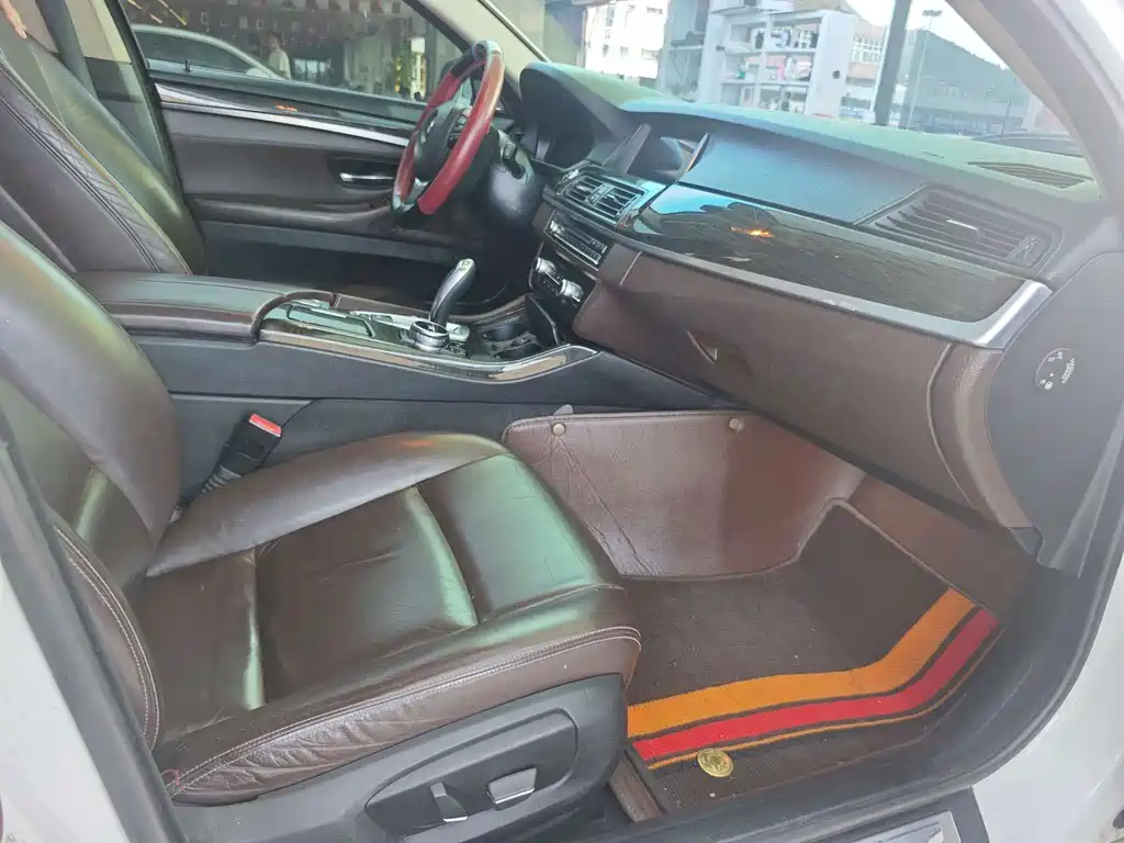 BMW 5 Series — миниатюра 17