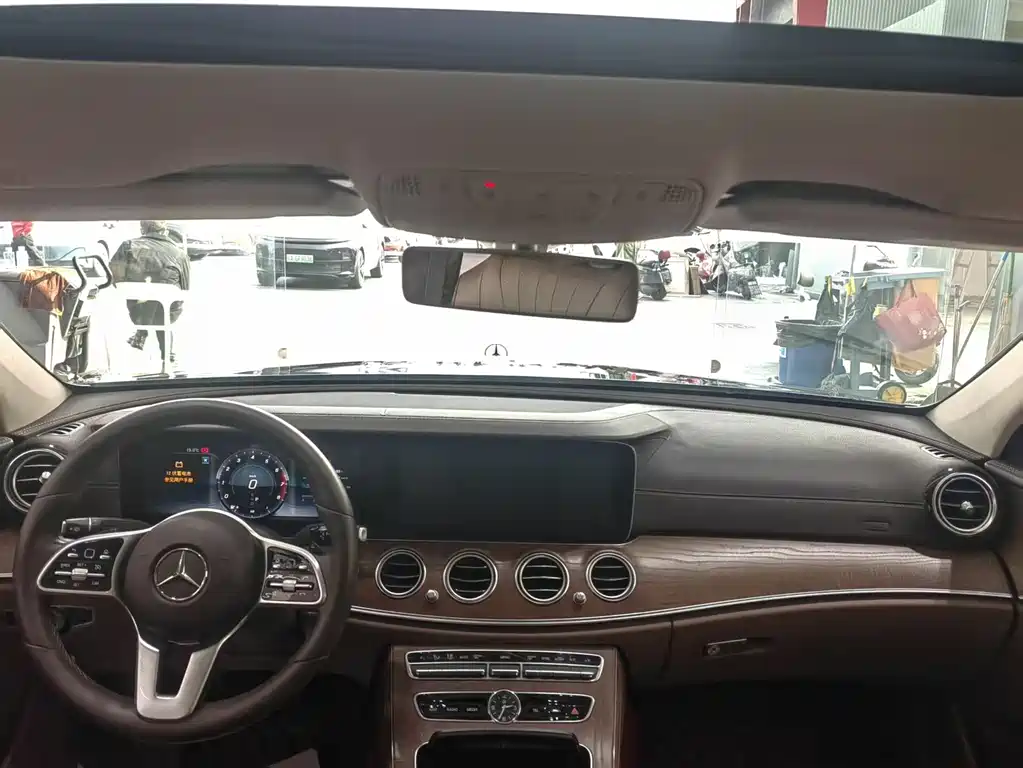 MERCEDES-BENZ E CLASS