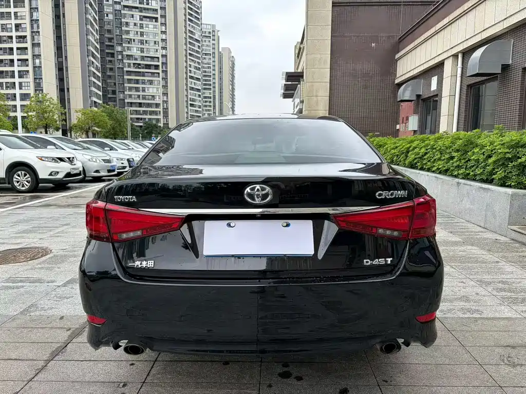 Toyota Crown — миниатюра 8