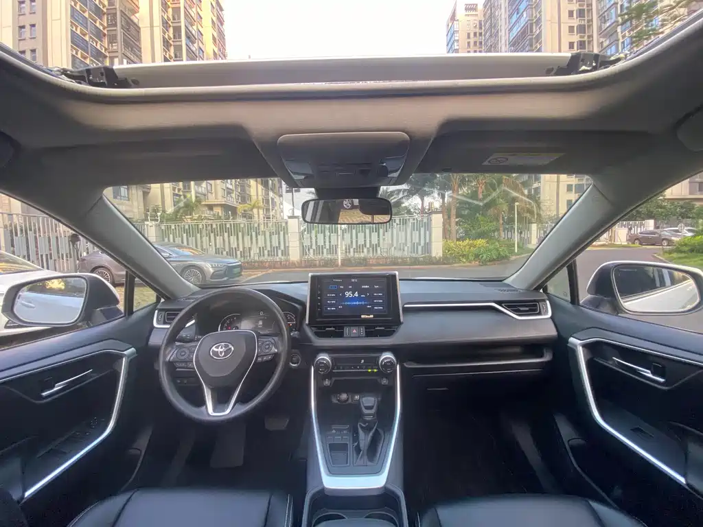 Toyota RAV4 — миниатюра 5