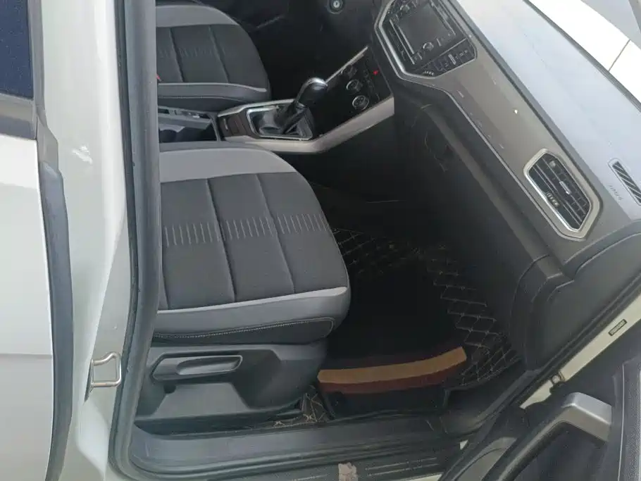 Volkswagen T-Roc — миниатюра 8