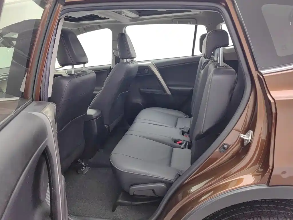 Toyota RAV4 — миниатюра 15