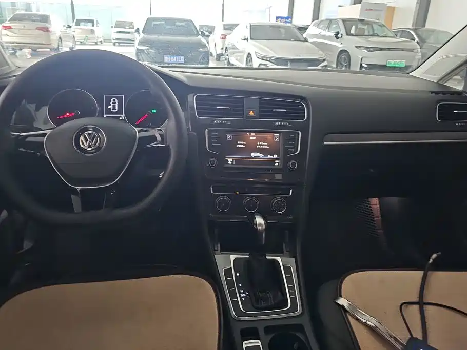 Volkswagen Golf — миниатюра 12