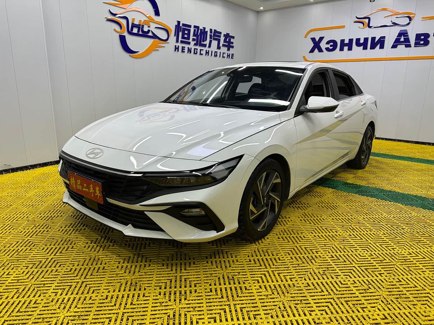 Hyundai Elantra 1.5 л 2023 г. Белый, пробег 37000 км