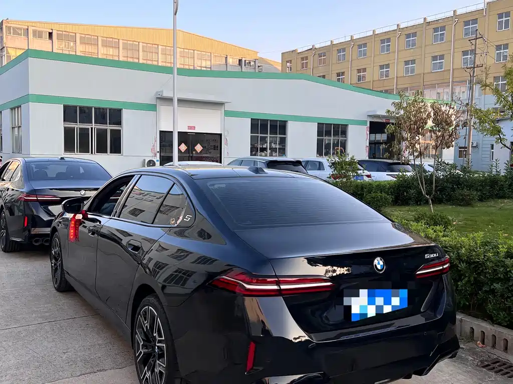 BMW 5 Series — миниатюра 4