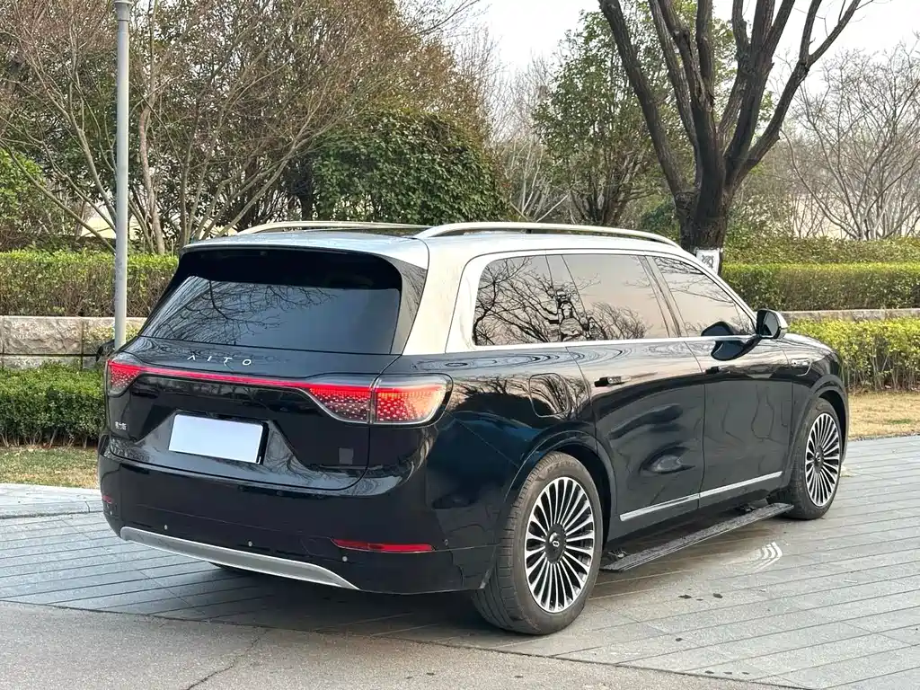 AITO ASK THE WORLD M9