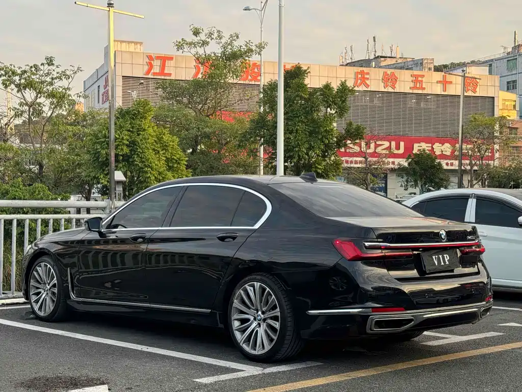 BMW 7 Series 7 2016 740Li Lead