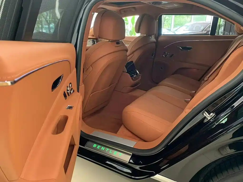 Bentley Flying Spur — миниатюра 10