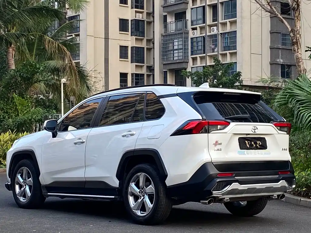 Toyota RAV4 — миниатюра 7