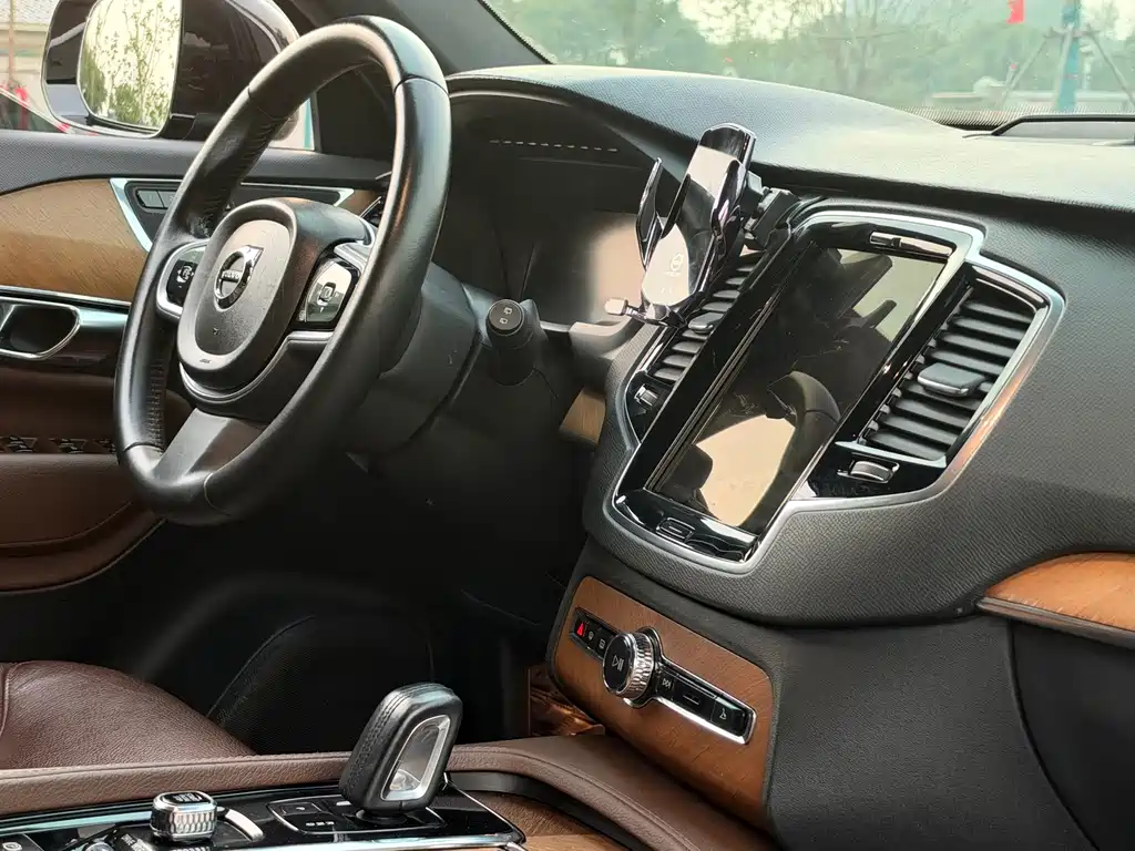 Volvo XC90 — миниатюра 10