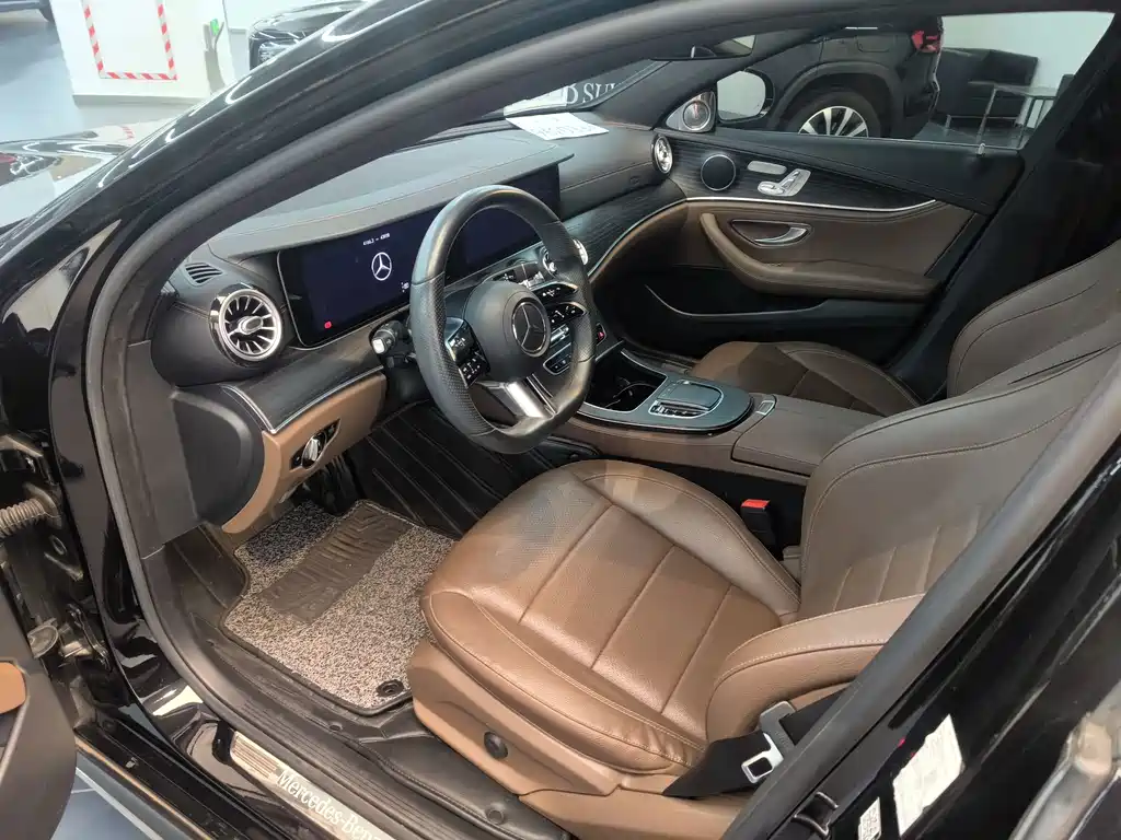 Mercedes-Benz E-Class — миниатюра 7