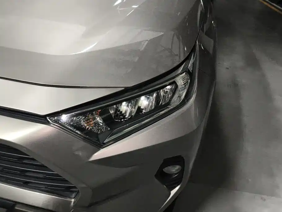 Toyota RAV4 — миниатюра 5