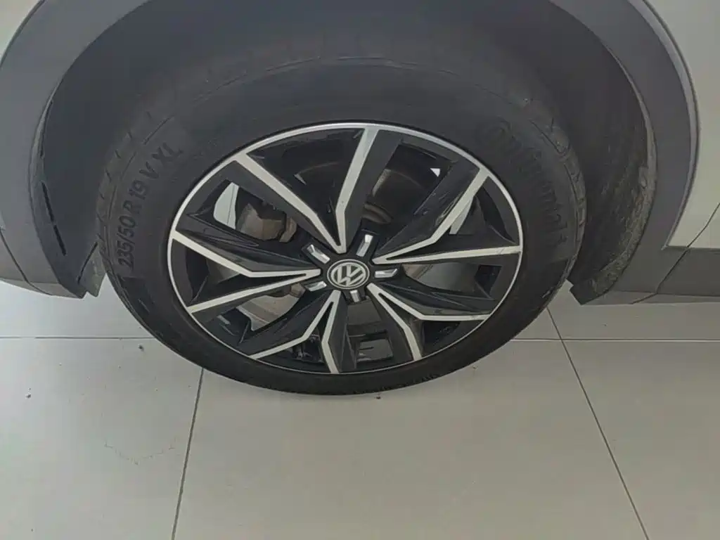 Volkswagen Tiguan L — миниатюра 23