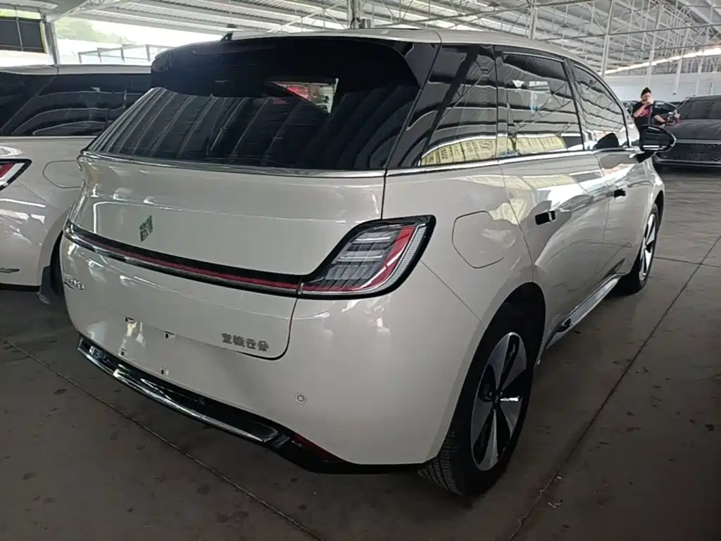 Baojun Yunduo — миниатюра 7