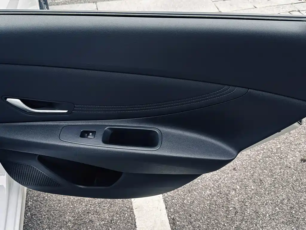 Hyundai Elantra — миниатюра 18