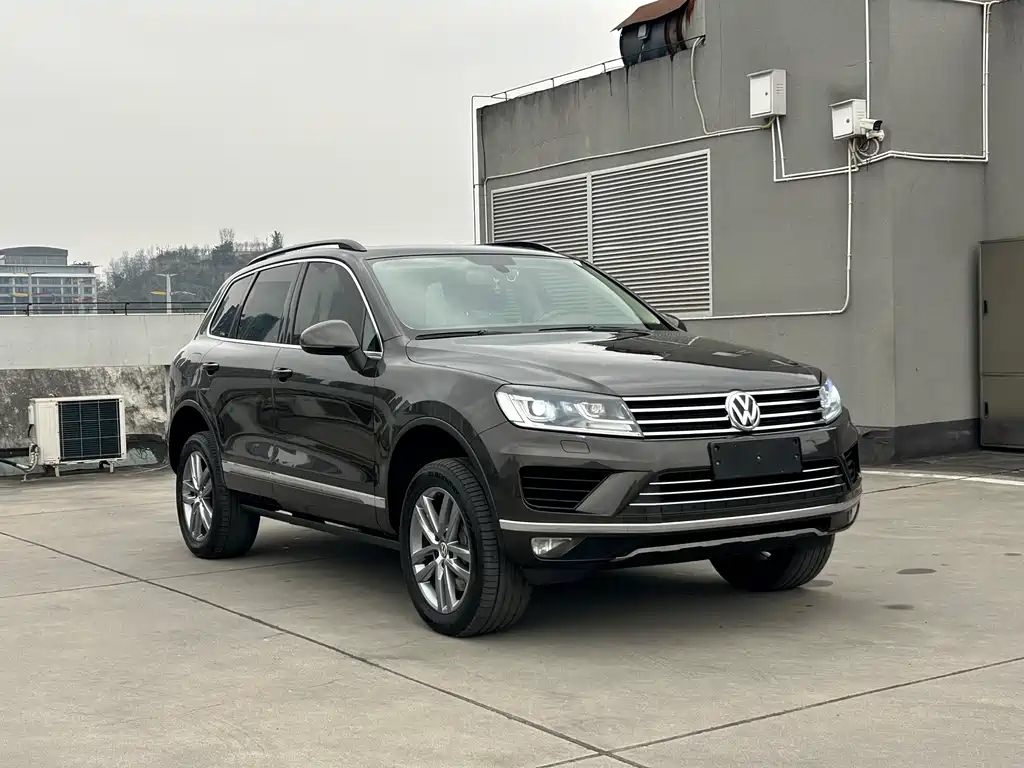 VOLKSWAGEN TOUAREG
