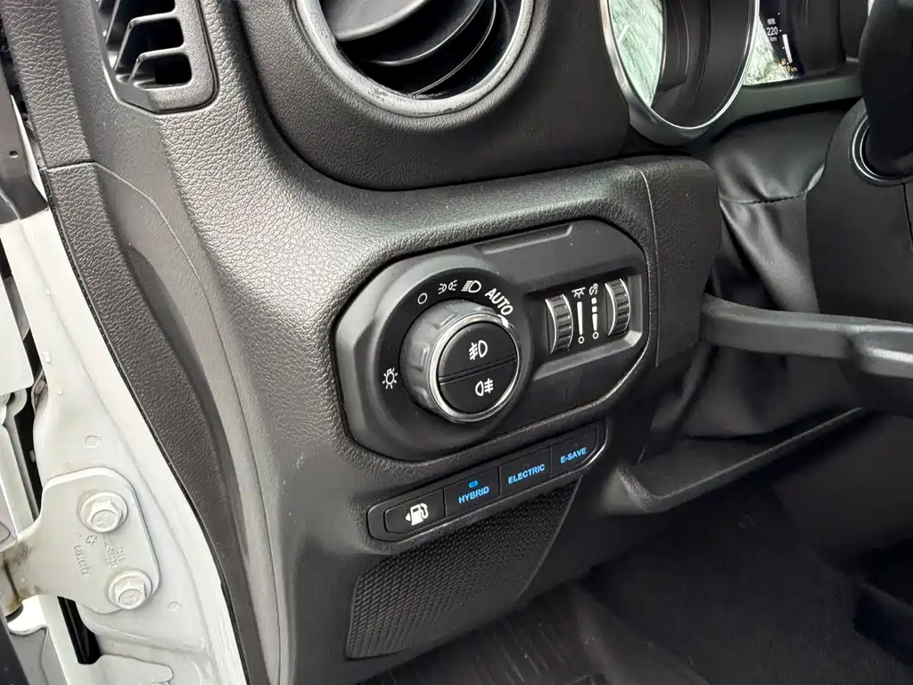 Jeep Wrangler PHEV — миниатюра 27