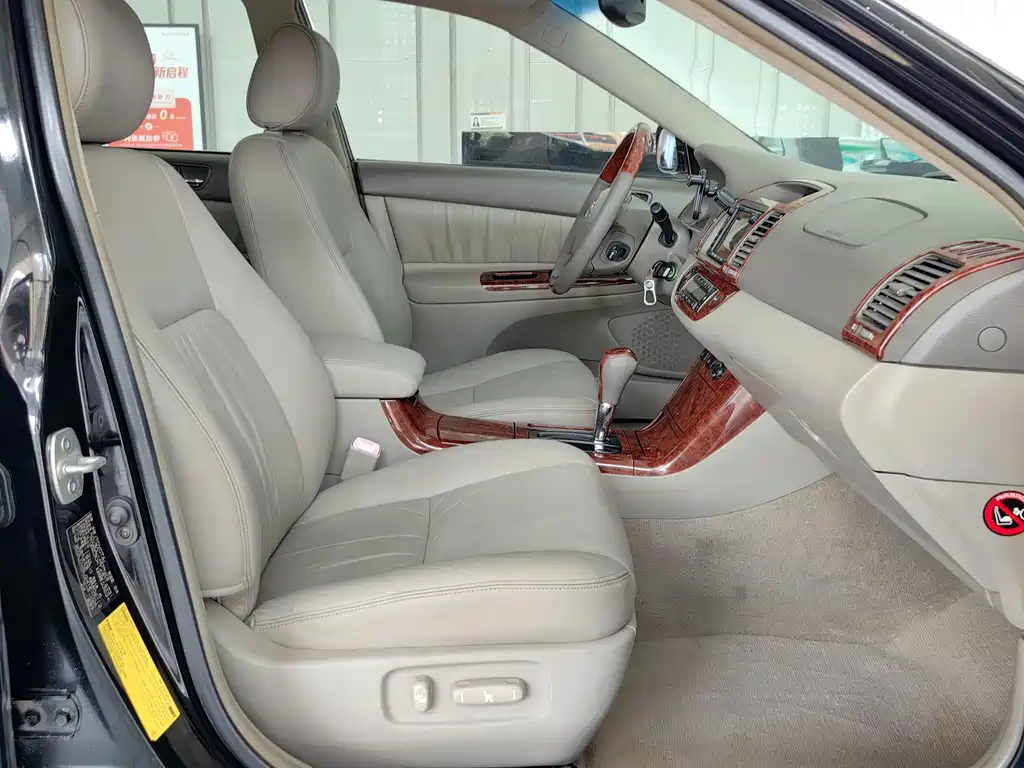 Toyota Camry — миниатюра 12