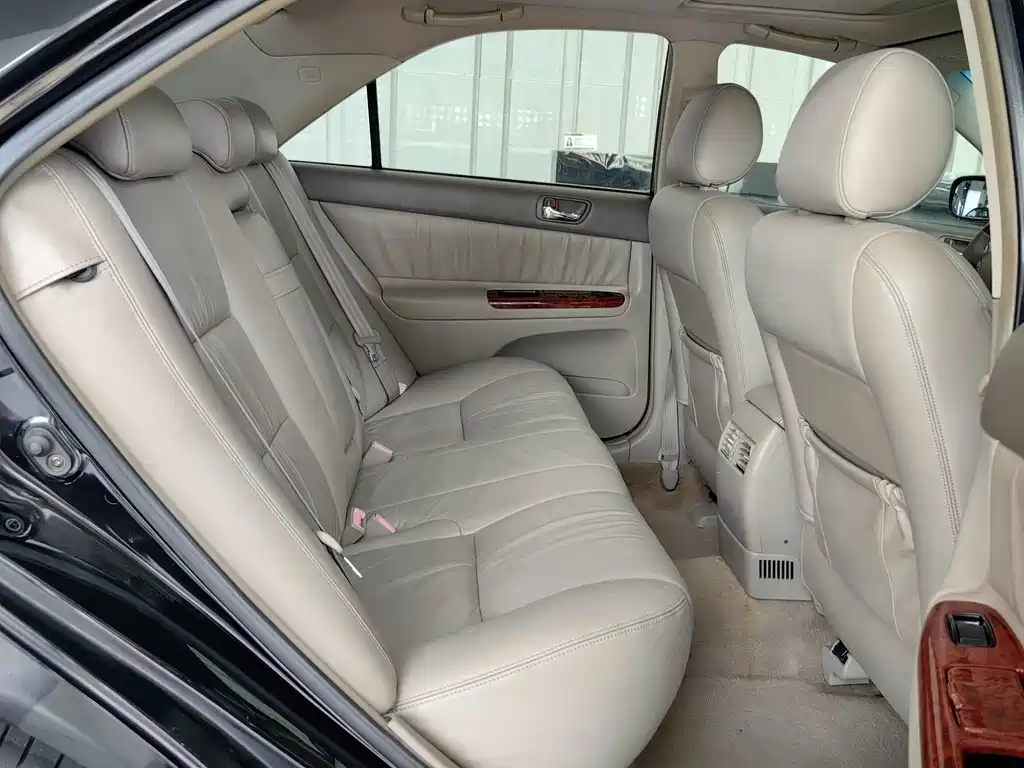Toyota Camry — миниатюра 11