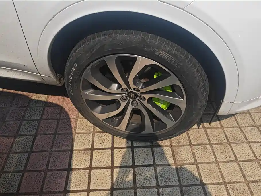 LAND ROVER DISCOVER NEW ENERGY SOURCES FOR SPORTS