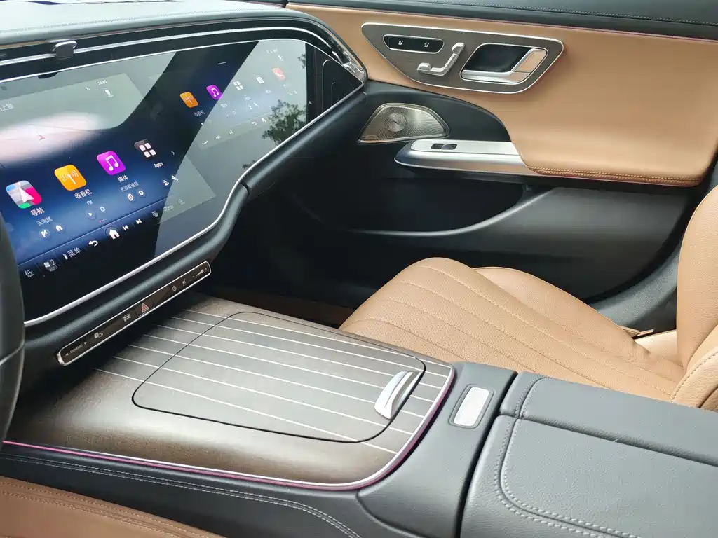 Mercedes-Benz E-Class — миниатюра 11