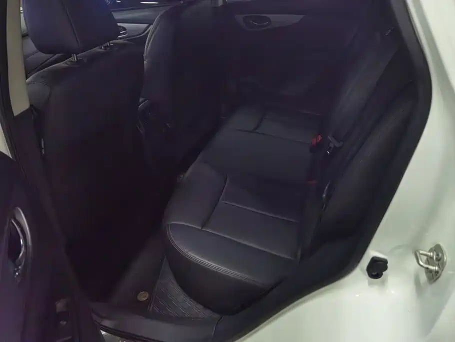 Nissan Qashqai — миниатюра 11