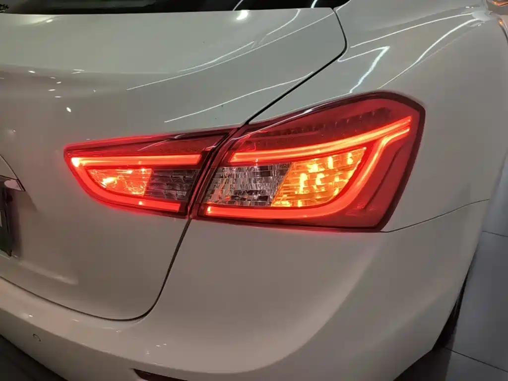 Maserati Ghibli — миниатюра 8