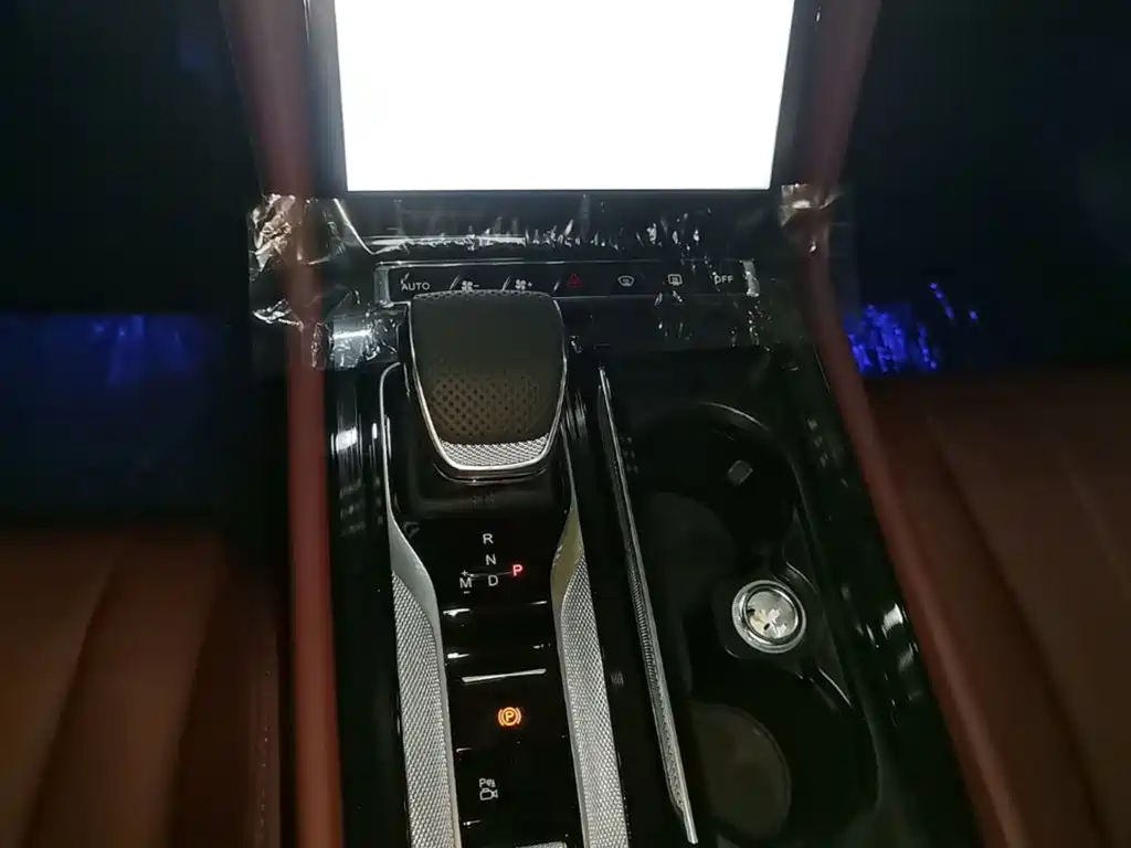 Hongqi Hongqi H5 — миниатюра 14